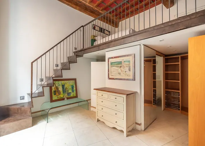 Navona Stylish - Up To 5 People *